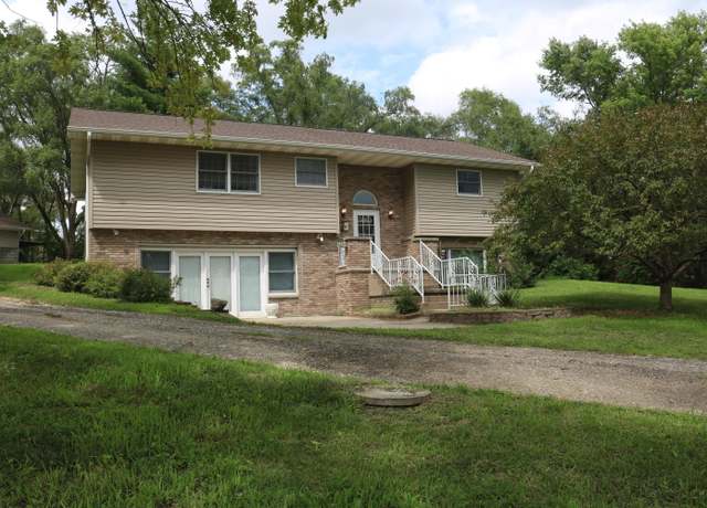 Property at 226 Hubbard Rd, Council Bluffs, IA 51503, 3 beds, 3 baths