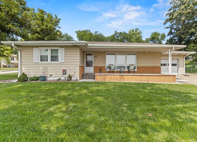 Property at 230 Bennett Ave, Council Bluffs, IA 51503, 3 beds, 2 baths