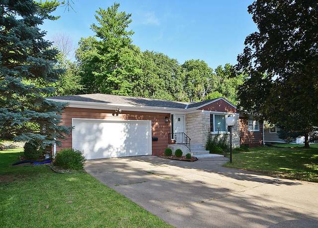 Property at 1542 N Broadway St, Council Bluffs, IA 51503, 3 beds, 2 baths