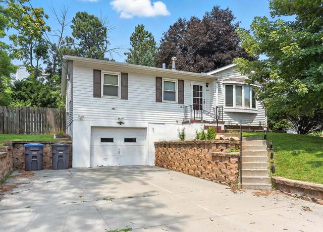 Property at 166 Crestmont Dr, Council Bluffs, IA 51503, 3 beds, 2 baths
