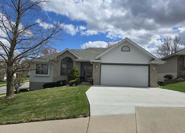Property at 415 Cloverdale DR Dr, Council Bluffs, IA 51503, 4 beds, 3 baths