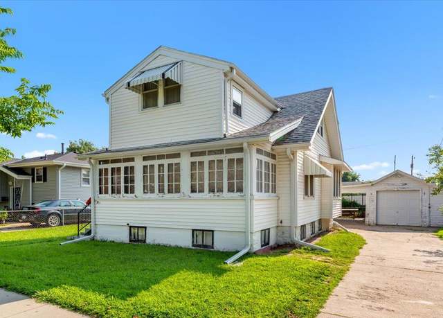 Property at 723 N 30th St, Council Bluffs, IA 51501, 4 beds, 2 baths