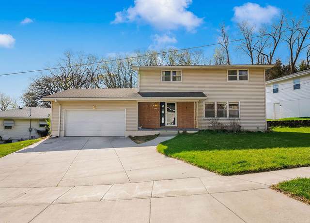 Property at 137 Zenith Dr, Council Bluffs, IA 51503, 4 beds, 3 baths