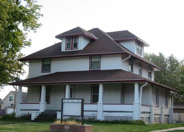 Property at 2217 B Ave, Council Bluffs, IA 51501, 3 beds, 2 baths
