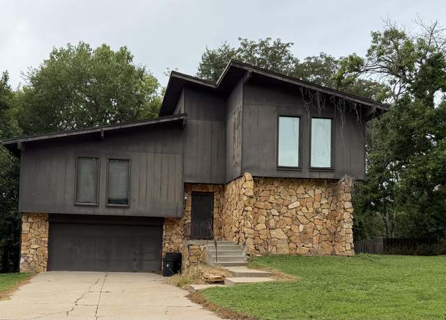 Property at 208 Redbud Ln, Council Bluffs, IA 51503, 3 beds, 3 baths