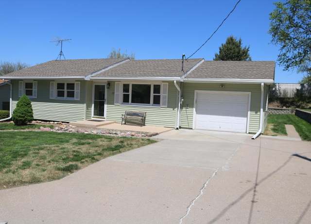 Property at 18 Virginia Hills Rd, Council Bluffs, IA 51503, 3 beds, 2 baths
