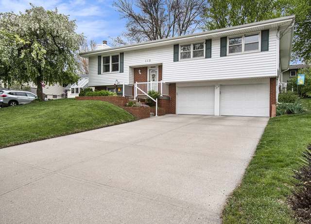 Property at 110 Maple Dr, Treynor, IA 51575, 4 beds, 2 baths