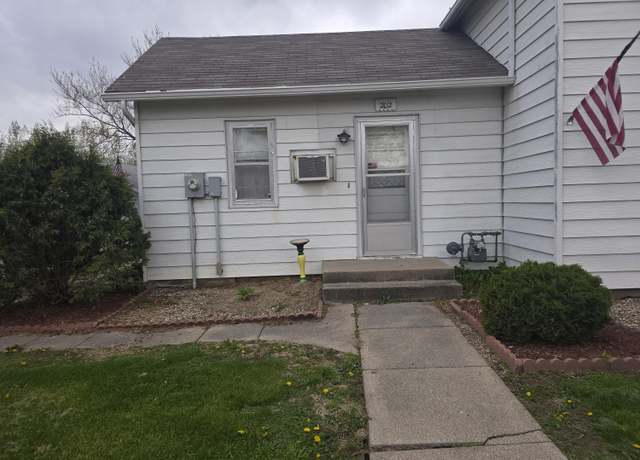 Property at 202 SW 7th Avenue Ave, Marshalltown, IA 50247, 3 beds, 1 bath