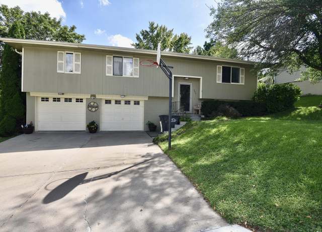 Property at 206 Hillsdale Dr, Treynor, IA 51575, 3 beds, 3 baths