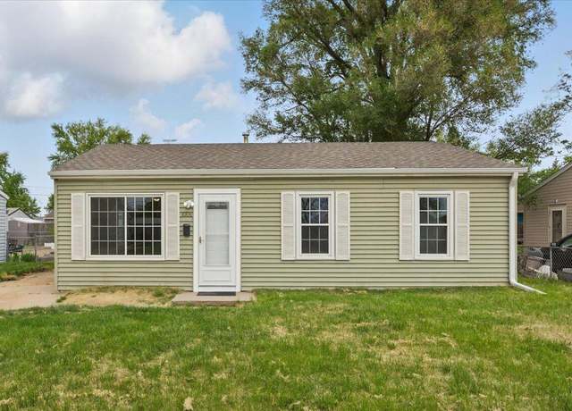 Property at 1006 Hiatt St, Carter Lake, IA 51510, 3 beds, 1 bath