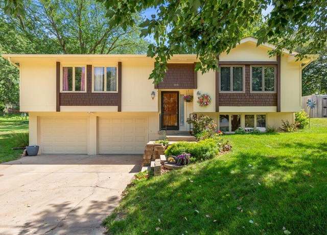 Property at 219 Redbud Ln, Council Bluffs, IA 51503, 3 beds, 2 baths
