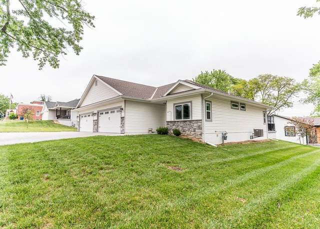 Property at 111 S Vine St, Glenwood, IA 51534, 2 beds, 2 baths