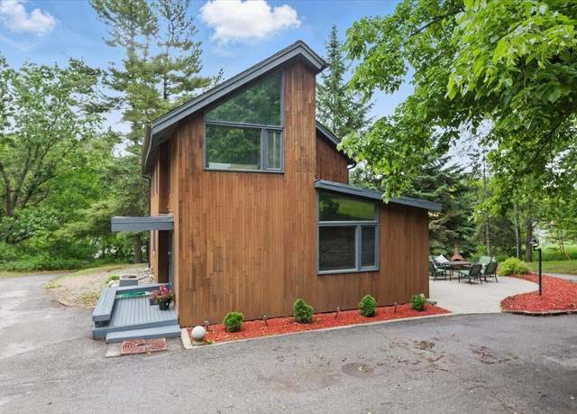 Property at 1540 N Broadway St, Council Bluffs, IA 51503, 3 beds, 2 baths