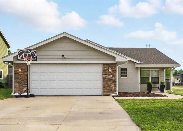 Property at 2904 Avenue J, Council Bluffs, IA 51501, 3 beds, 2 baths