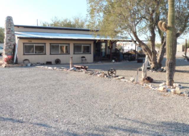 Property at 386 N Emerald Ave, Quartzsite, AZ 85346, 1 bed, 2 baths