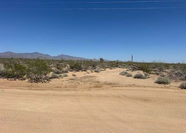 Property at 24231013 S Gene Autry Rd, Yucca, AZ 86438