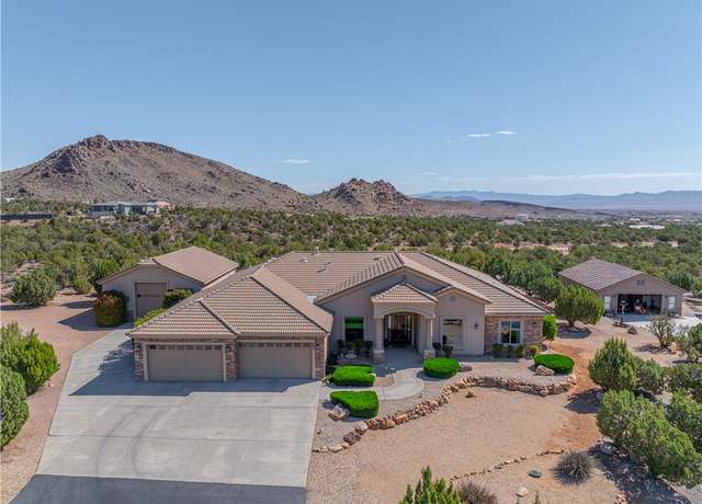 Property at 987 Anchor Dr Dr, Kingman, AZ 86409, 4 beds, 3 baths