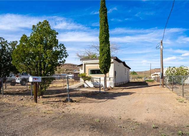 Property at 425 E Beverly Ave, Kingman, AZ 86409, 3 beds, 1 bath