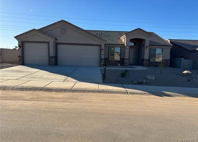 Property at 3571 Charleston Loop, Kingman, AZ 86401, 4 beds, 2 baths