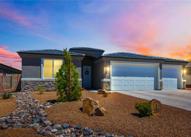 Property at 3295 Whitehead Ave, Kingman, AZ 86401, 4 beds, 2 baths