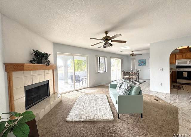 Property at 2667 Country Club Dr, Bullhead City, AZ 86442, 3 beds, 2.5 baths