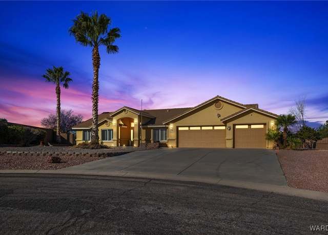 Property at 2411 Seminole Dr, Kingman, AZ 86401, 4 beds, 2.5 baths