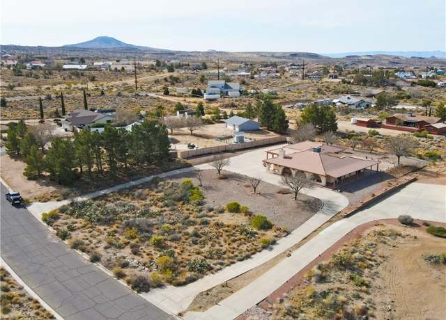 Property at 2037 Delaware Dr, Kingman, AZ 86401, 3 beds, 2.5 baths