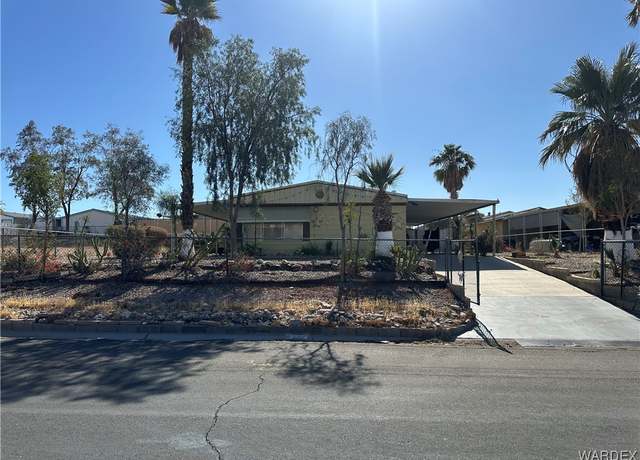 Property at 896 Roadrunner Dr, Bullhead City, AZ 86442, 3 beds, 2 baths