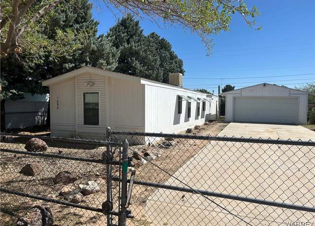 Property at 1890 E Thompson Ave, Kingman, AZ 86409, 3 beds, 2 baths
