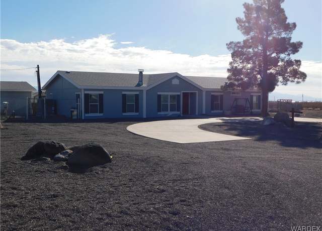 Property at 4000 N Ehrenberg Rd, Golden Valley, AZ 86413, 3 beds, 2 baths