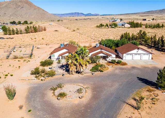 Property at 10716 N Painted Rock Dr, Kingman, AZ 86401, 4 beds, 2 baths