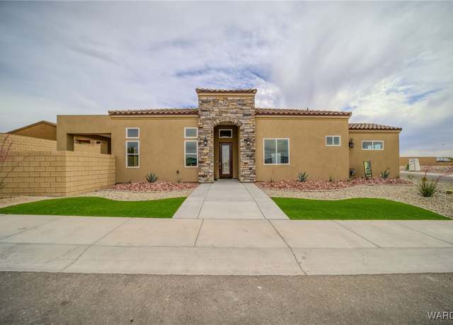 Property at 952 Thumb Butte Dr, Bullhead City, AZ 86429, 3 beds, 2 baths