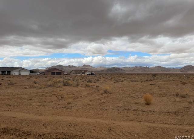 Property at 9957 N Roundup Trl, Kingman, AZ 86401