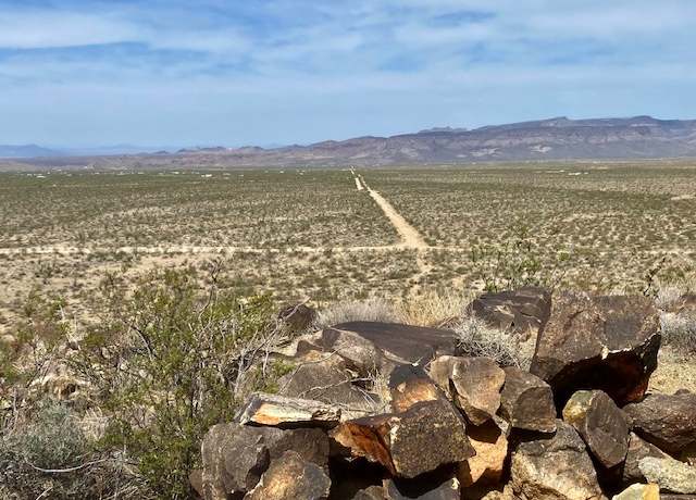 Property at 24519107 S Date Creek Rd, Yucca, AZ 86438