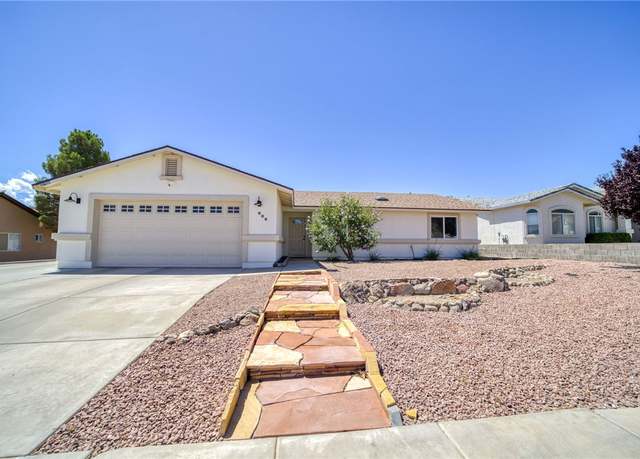 Property at 624 Carlton St, Kingman, AZ 86409, 3 beds, 2 baths