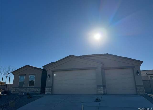 Property at 3306 Charleston Ct, Kingman, AZ 86401, 4 beds, 2 baths