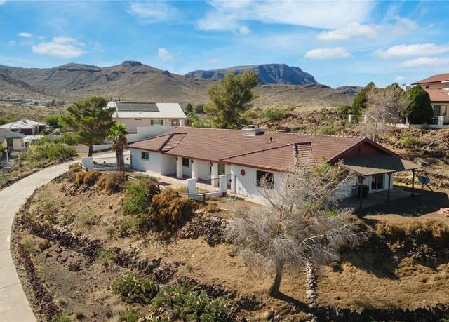 Property at 898 Crestwood Ln, Kingman, AZ 86409, 3 beds, 2 baths