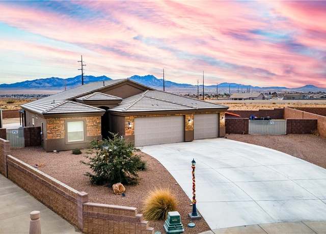 Property at 2984 E Sunny Ridge Ln, Kingman, AZ 86409, 4 beds, 2 baths