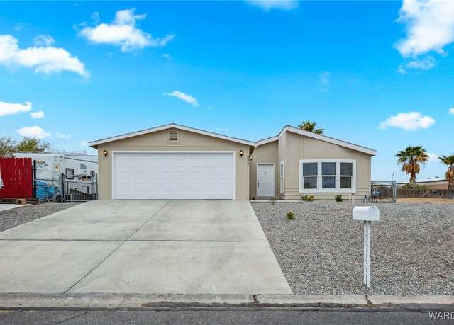 Property at 896 Holly St, Bullhead City, AZ 86442, 3 beds, 2 baths