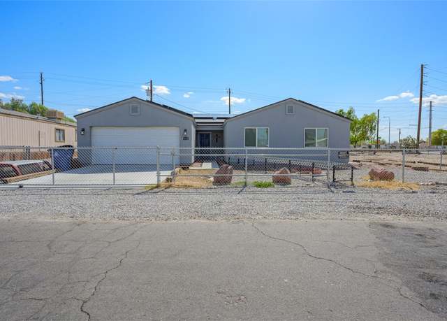Property at 983 Swan Dr, Bullhead City, AZ 86442, 4 beds, 2 baths