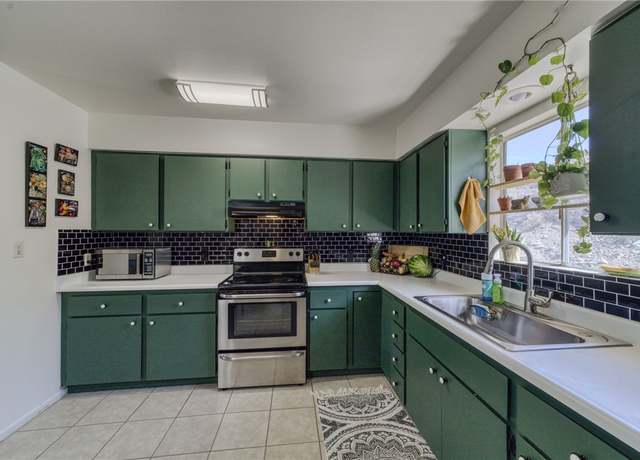 Property at 1472 Summit Dr, Bullhead City, AZ 86442, 3 beds, 2 baths