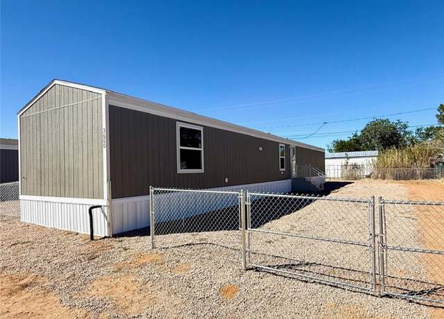 Property at 3600 E Canary Ln, Kingman, AZ 86409, 3 beds, 2 baths
