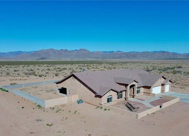 Property at 6816 E Rio Verde Dr, Kingman, AZ 86401, 4 beds, 3 baths