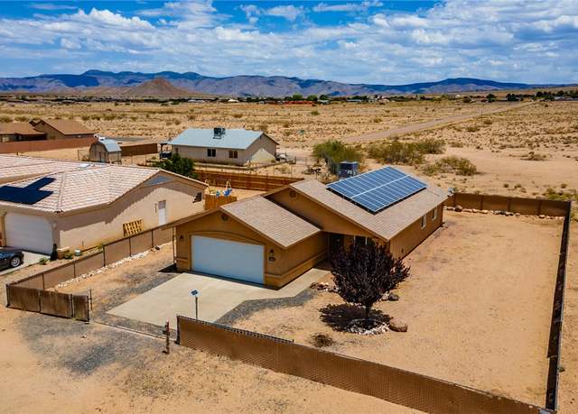 Property at 10002 N Concho Dr, Kingman, AZ 86401, 3 beds, 2 baths