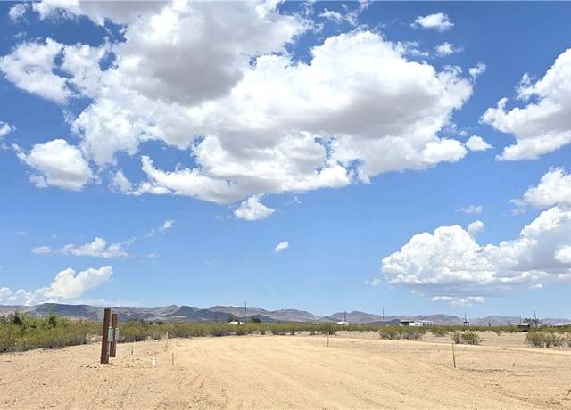 Property at 1417 S Laguna Rd, Golden Valley, AZ 86413