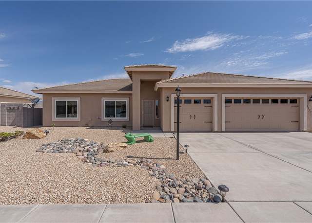 Property at 2445 Graystone Dr, Kingman, AZ 86409, 3 beds, 2 baths
