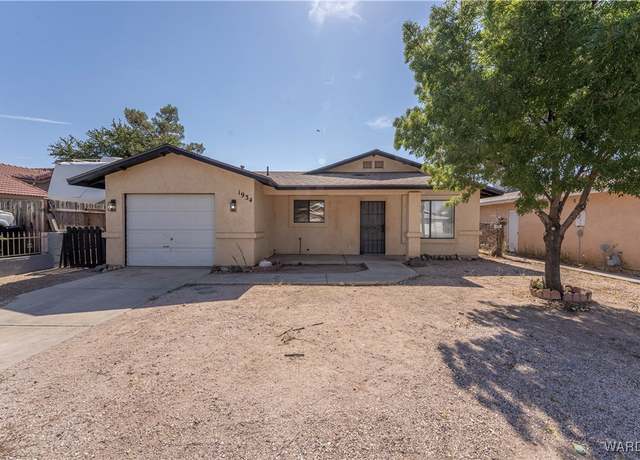 Property at 1934 Motor Ave, Kingman, AZ 86401, 3 beds, 2 baths