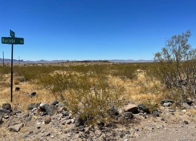 Property at 4015 W Chuar Dr, Golden Valley, AZ 86413