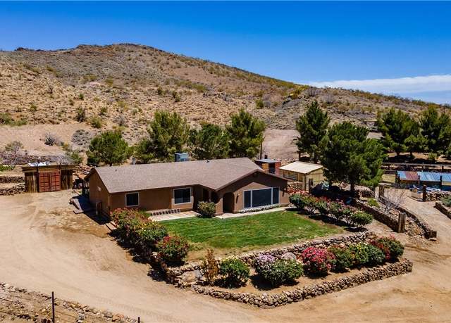 Property at 2019 E Calle Charcas Rd, Kingman, AZ 86409, 3 beds, 2 baths