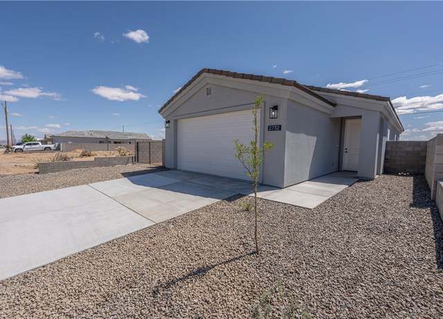 Property at 2732 Sage St, Kingman, AZ 86401, 3 beds, 2 baths